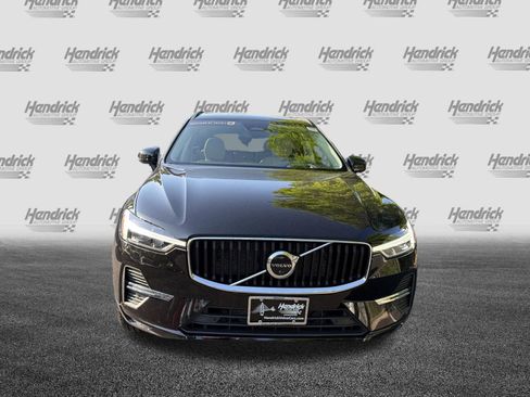 Certified 2022 Volvo XC60 B5 Momentum AWD/4WD image 3