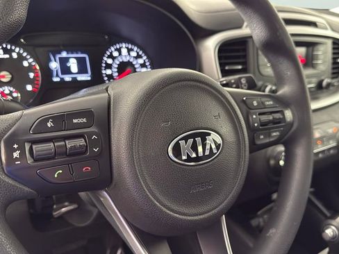 Used 2017 Kia Sorento L image 23