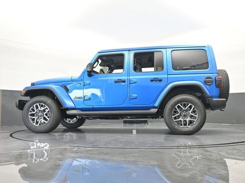 Used 2025 Jeep Wrangler Sahara AWD/4WD image 56