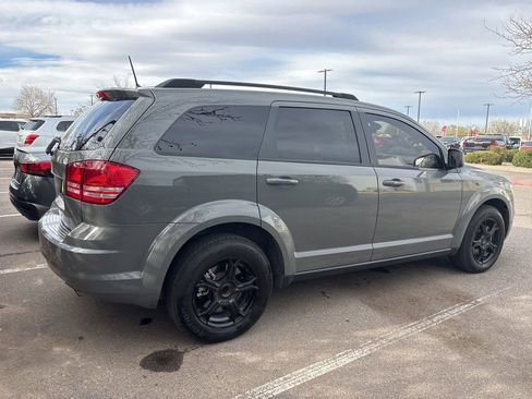 Used 2019 Dodge Journey SE image 3