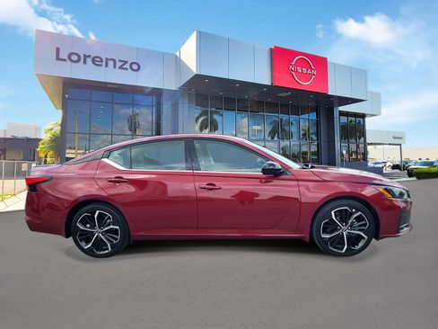 Used 2024 Nissan Altima 2.5 SR FWD image 4