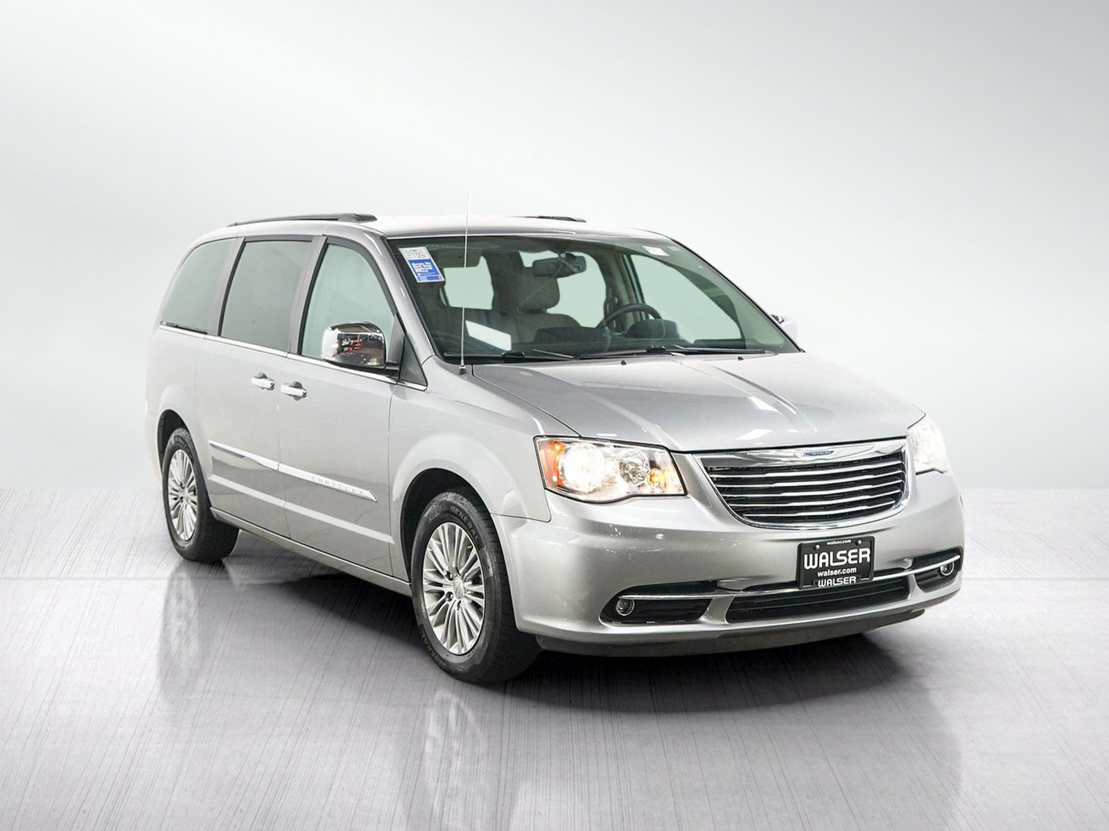 Used 2016 Chrysler Town & Country Touring-L w/ Driver Convenience Group FWD image 7
