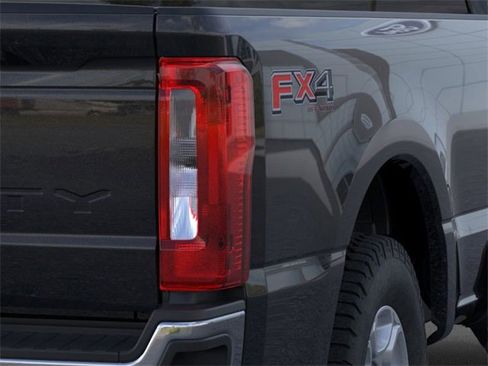 New 2026 Ford F250 XLT w/ FX4 Off-Road Package image 21