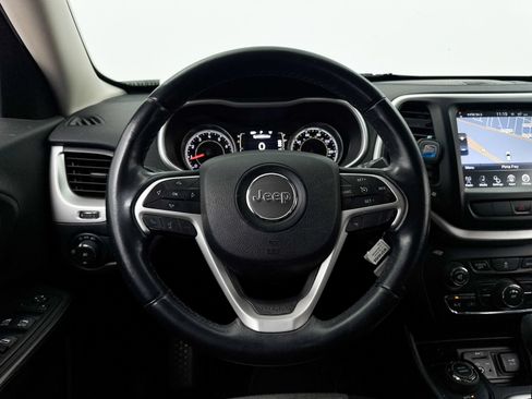 Used 2014 Jeep Cherokee Latitude AWD/4WD image 5