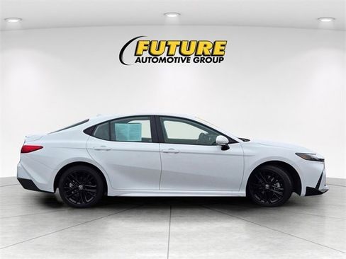 Certified 2025 Toyota Camry SE image 4