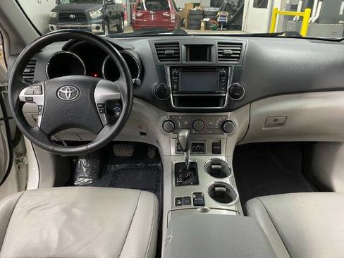 Used 2013 Toyota Highlander SE image 22
