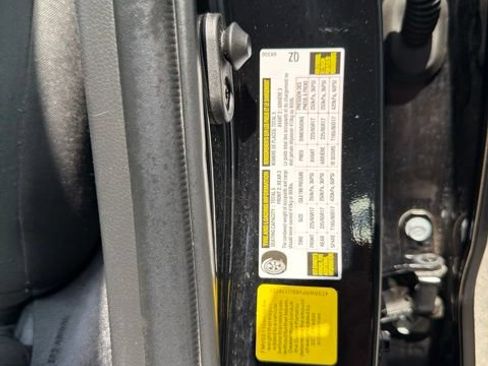 Used 2025 Toyota RAV4 XLE AWD/4WD image 27