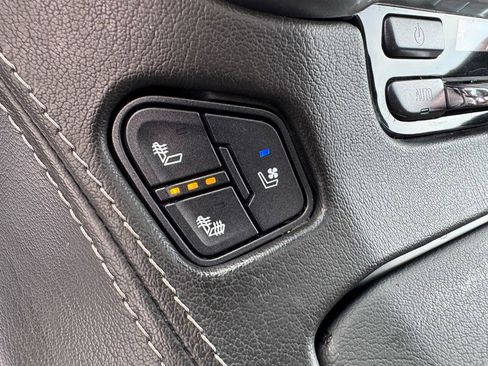 Used 2018 Chevrolet Suburban Premier AWD/4WD image 20