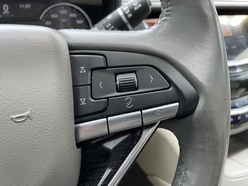 Used 2021 Cadillac XT6 Premium Luxury FWD image 17