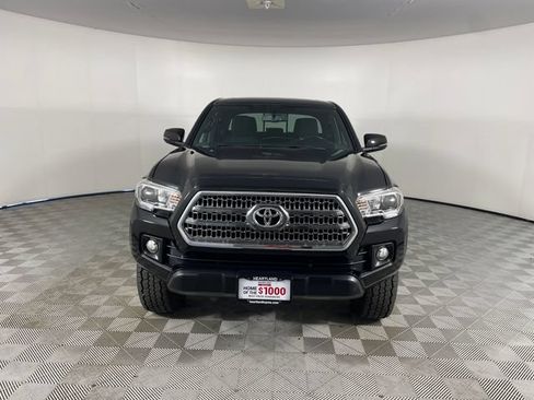 Used 2017 Toyota Tacoma TRD Off-Road AWD/4WD image 25