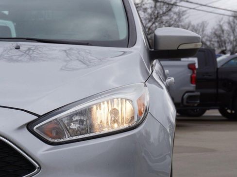 Used 2018 Ford Focus SE w/ Cold Weather Package image 10