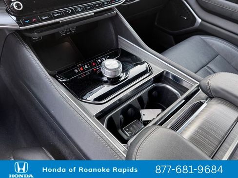 Used 2024 Jeep Wagoneer L Series II image 35