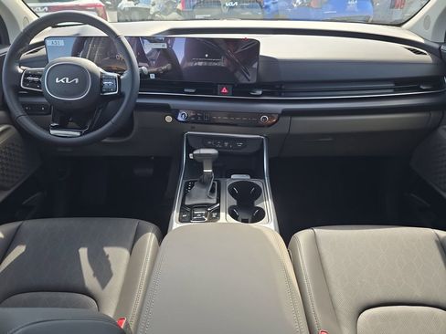 New 2026 Kia Carnival EX image 13
