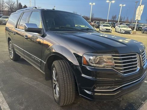 Used 2016 Lincoln Navigator L Select image 3