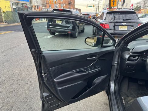 Used 2018 Toyota C-HR XLE image 24