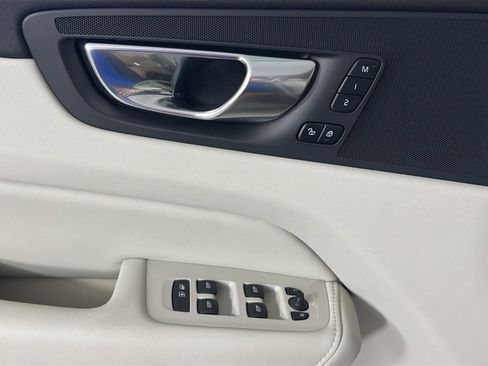 Certified 2023 Volvo XC60 B5 Plus w/ Climate Package image 18