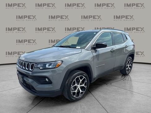 Used 2024 Jeep Compass Latitude AWD/4WD image 1