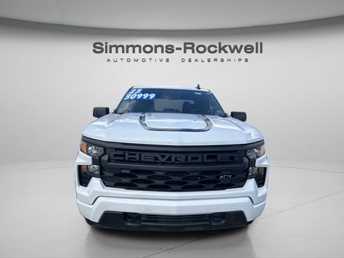 Used 2023 Chevrolet Silverado 1500 Custom image 1