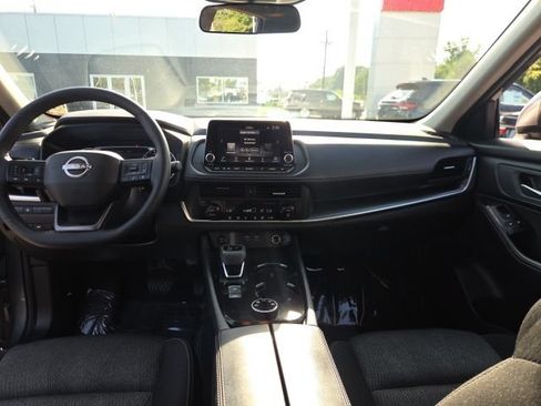 Used 2026 Nissan Rogue SV AWD/4WD image 19