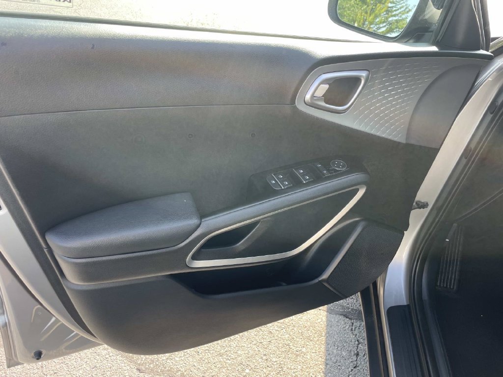 Used 2023 Kia Soul LX FWD image 16