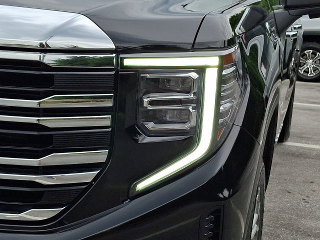 Used 2025 GMC Sierra 1500 SLT AWD/4WD image 9