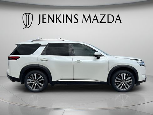 Used 2022 Nissan Pathfinder Platinum w/ Cargo Package FWD image 8