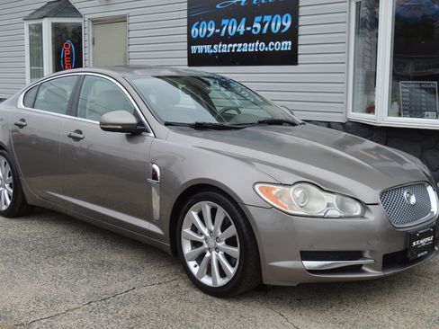 Used 2010 Jaguar XF Premium image 7