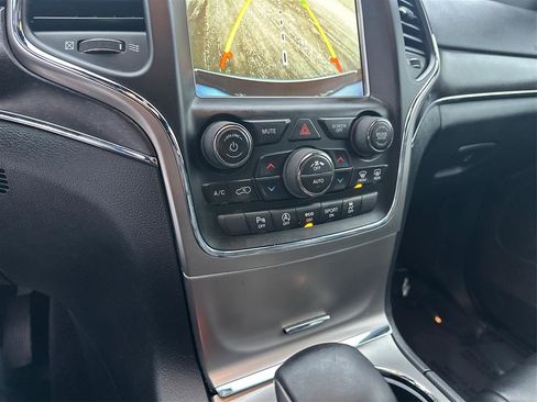 Used 2018 Jeep Grand Cherokee Limited image 35