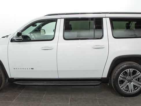 Used 2024 Jeep Wagoneer L Series II w/ Flexible Seating Group RWD image 5