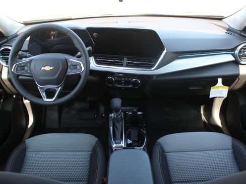 New 2025 Chevrolet Trax LT w/ Driver Confidence Package image 21