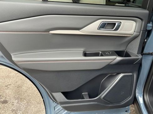 New 2026 Ford Explorer Active w/ Active Comfort Package image 28