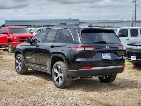 New 2026 Jeep Grand Cherokee Limited RWD image 4