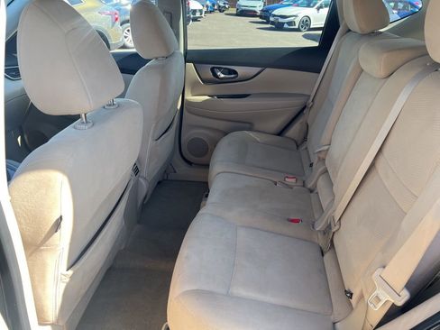Used 2015 Nissan Rogue SV image 8