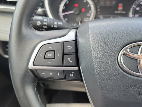 Used 2023 Toyota Highlander XLE FWD image 20