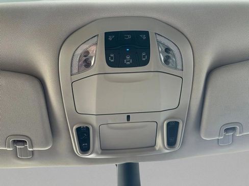 Used 2023 Chrysler Pacifica Limited AWD/4WD image 32
