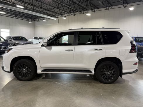Used 2023 Lexus GX 460 Premium w/ Accessory Package AWD/4WD image 4