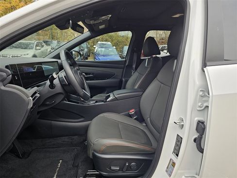 Certified 2025 Hyundai Santa Cruz Limited image 12