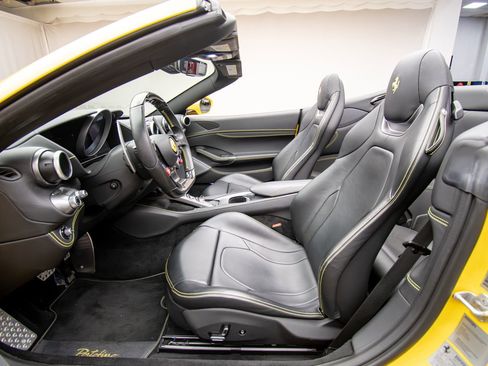 Used 2019 Ferrari Portofino RWD image 20