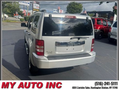 Used 2011 Jeep Liberty Sport AWD/4WD image 6
