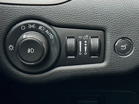 Used 2019 Jeep Cherokee Limited w/ Trailer Tow Group image 10