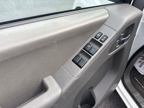 Used 2016 Nissan Frontier SV image 11