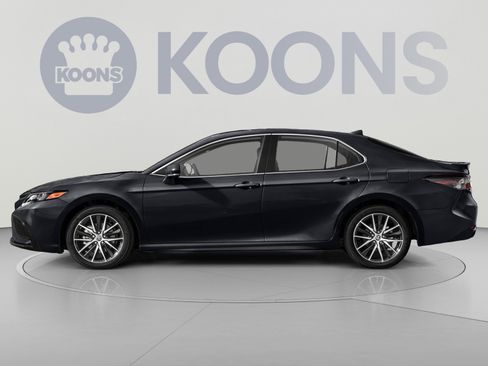 Used 2023 Toyota Camry SE AWD/4WD image 4
