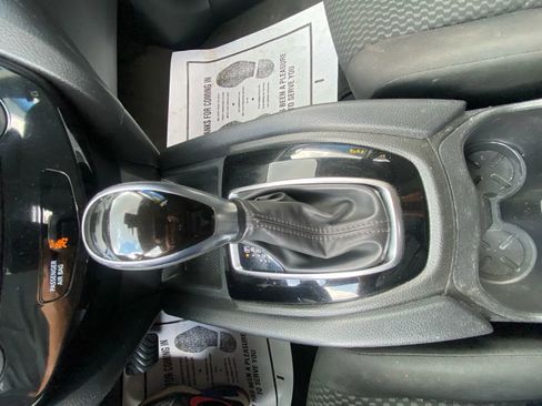 Used 2021 Nissan Rogue Sport S FWD image 13