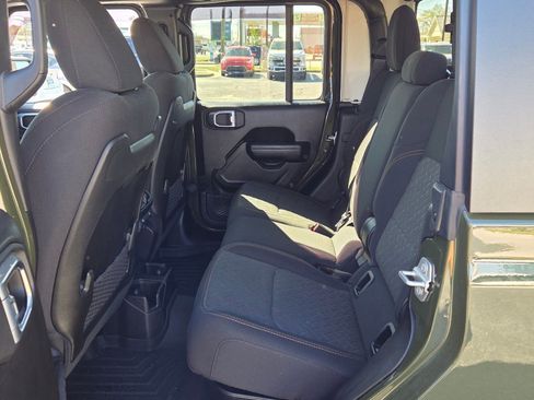 Used 2024 Jeep Gladiator Mojave w/ Safety Group AWD/4WD image 6
