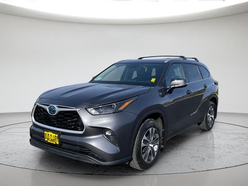 Used 2023 Toyota Highlander XLE AWD/4WD image 7