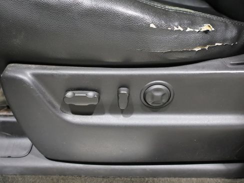 Used 2013 Chevrolet Avalanche LTZ AWD/4WD image 13