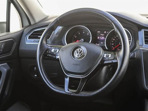 Used 2019 Volkswagen Tiguan SE image 11