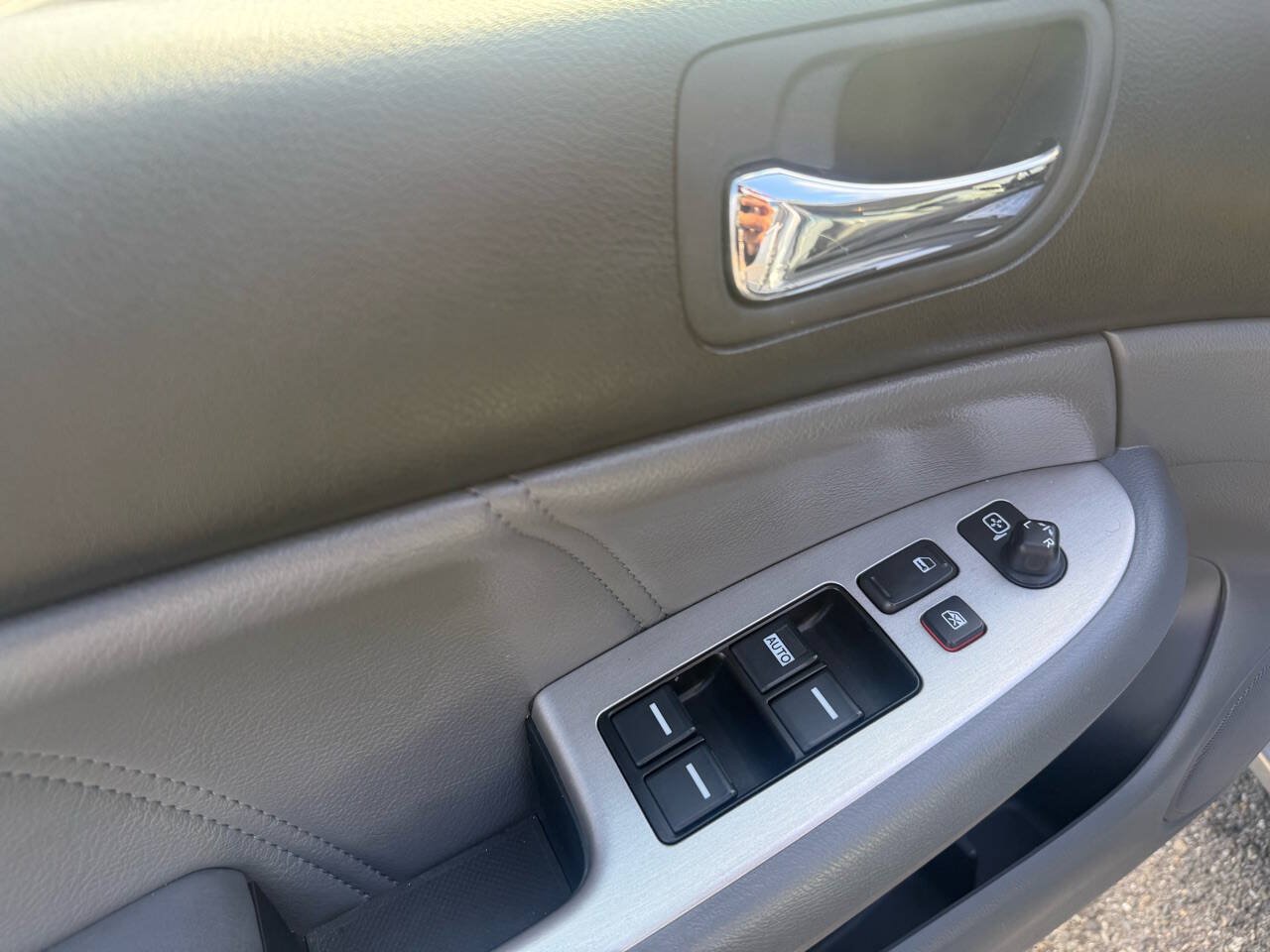 Used 2005 Honda Accord Hybrid Sedan image 26