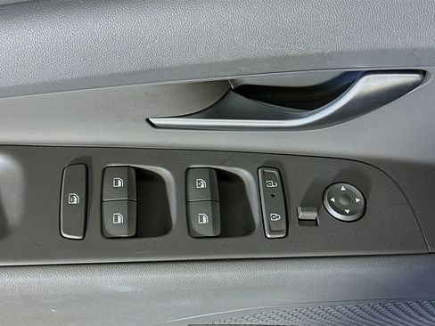 Used 2025 Hyundai Elantra SEL FWD image 15