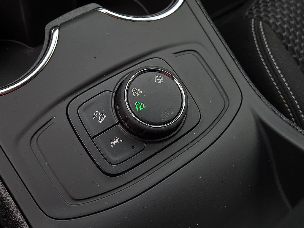 Used 2024 GMC Terrain SLE AWD/4WD image 15